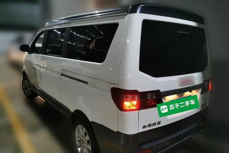 Used Jinbei Gold Hiace M Classic 2022 Panda Edition 1.5L Travel Lion Passenger Van 6 Seats
