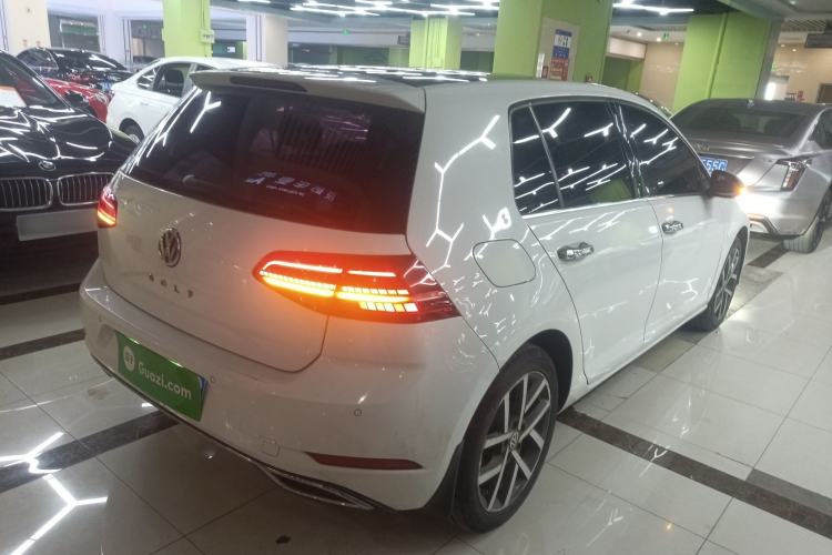 Used Volkswagen Golf 2018 230TSI Automatic Luxury Version Rear Right 45 Deg