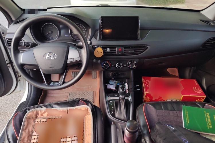 Used Hyundai Celesta 2018 1.6L Automatic GL Enjoyment Edition China VI compliant Center Console