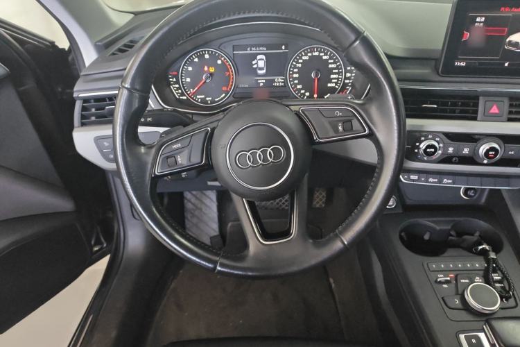 Used Audi A4L 2017 40 TFSI Ambition Edition Steering Wheel
