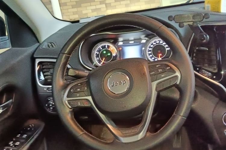 Used Jeep Cherokee 2019 2.0T Two-Wheel Drive Smart Enjoyment Version China VI