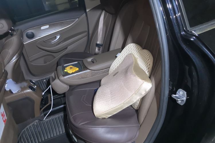 Used Mercedes-Benz E-Class 2019 E 200 L 4MATIC Interior 4