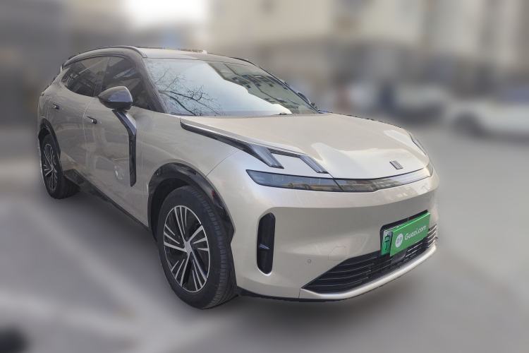 Used Lynk & Co 08 EM-P 2023 120km Long-Range Halo Front Right 45 Deg