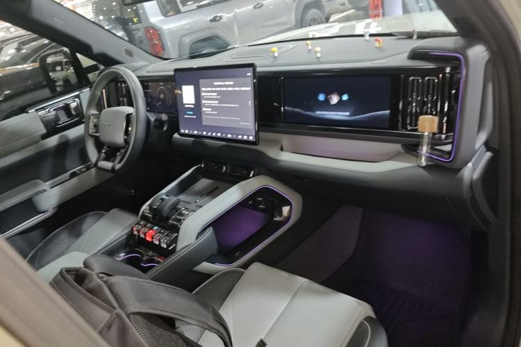 Used Formula Leopard 5 2023 Cloud Ride Flagship Edition Center Console