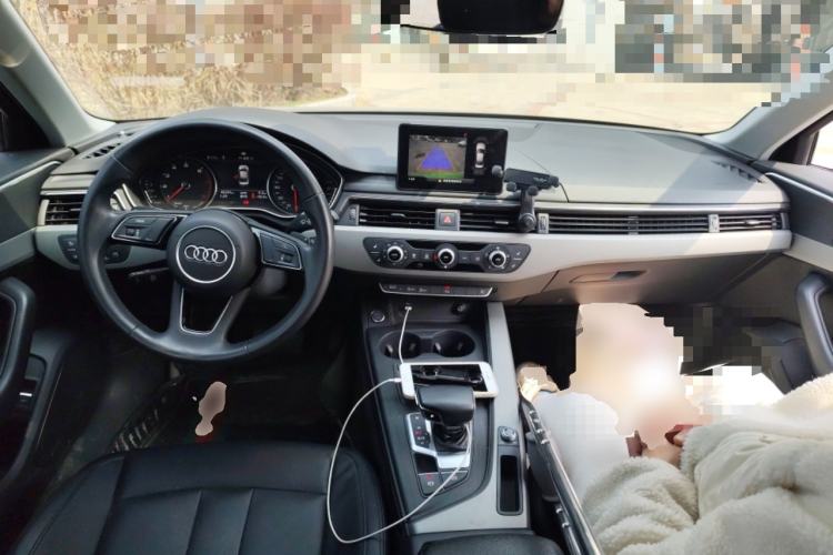 Used Audi A4L 2018 30th Anniversary Edition 40 TFSI Trendy Model Center Console