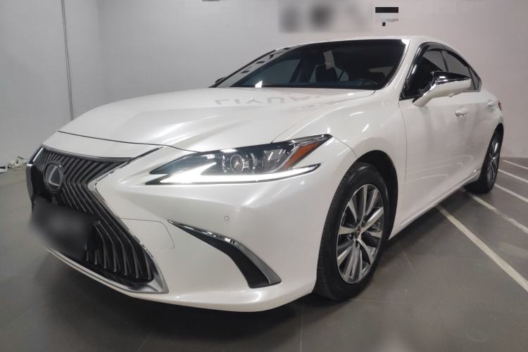 Used Lexus ES 2018 300h Premier Edition China VI Standard