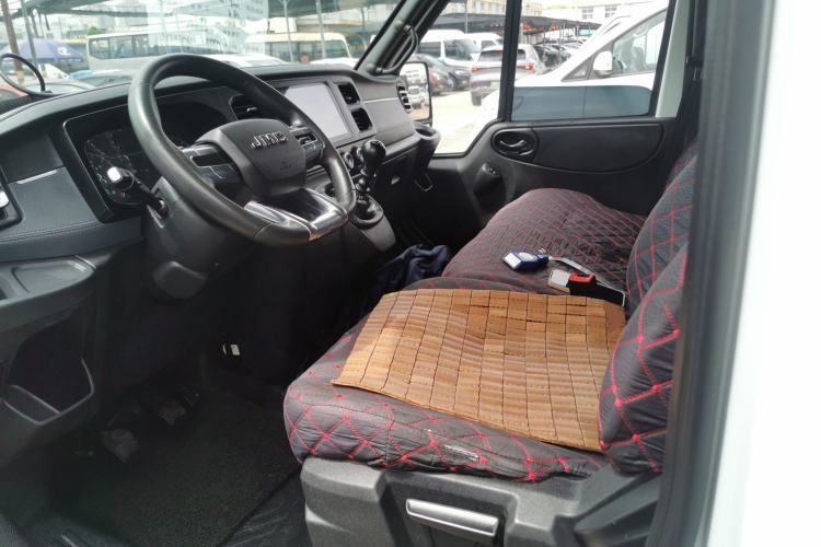 Used JMC Fushun 2023 2.0T Manual Mid-Drive Mid-Roof Commercial Multi-Purpose 7-Seater Passenger Vehicle