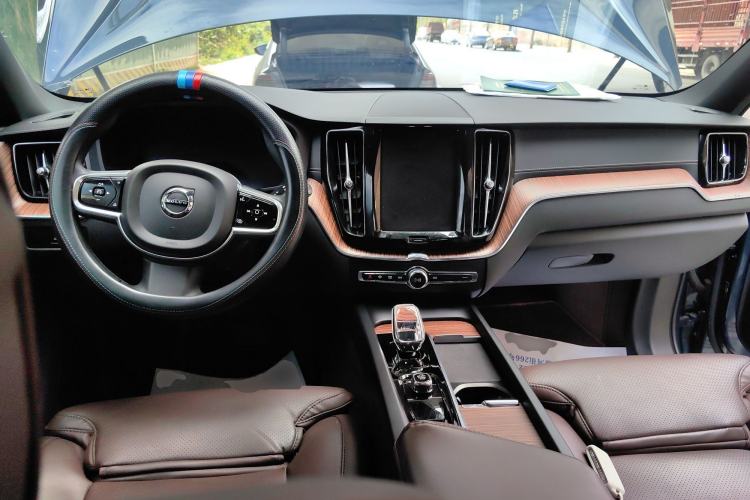 Used Volvo XC60 2023 B5 4x4 Smart Luxury Edition