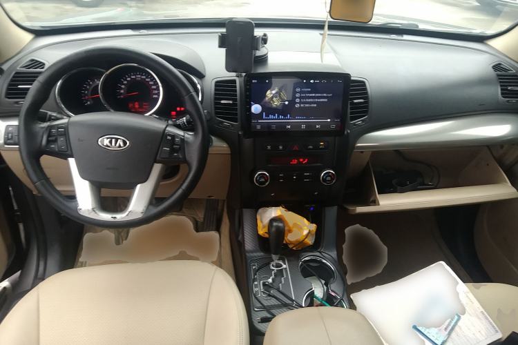 Used Kia Sorento 2010 2.2T Diesel Luxury Edition Center Console