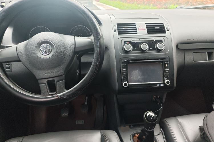 Used Volkswagen Touran 2013 1.4T Manual Comfort Edition 5-Seater Center Console