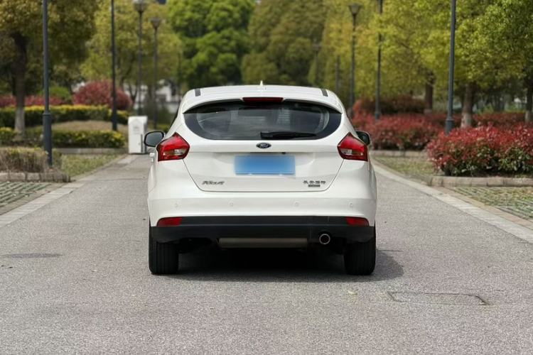 Used Ford Focus 2017 Hatchback EcoBoost 180 Automatic Elite Model Exterior 2