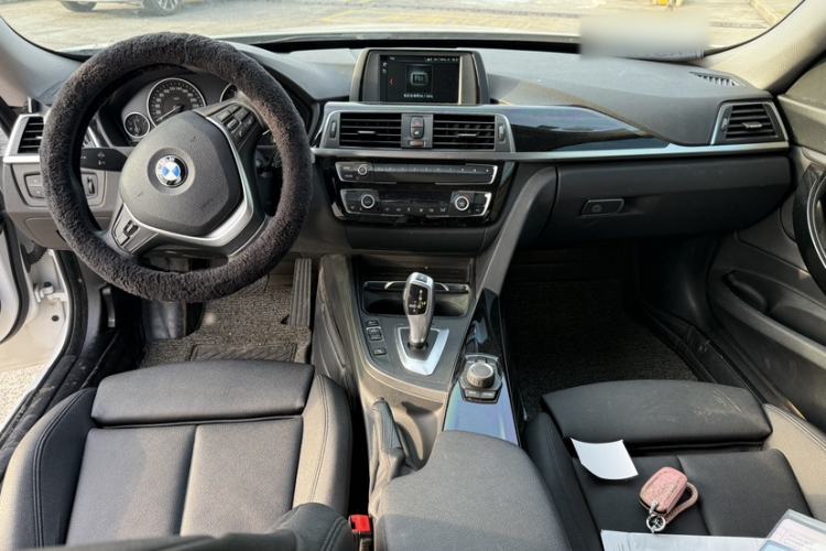 Used BMW 3 Series GT 2018 320i Sport Edition Interior 1