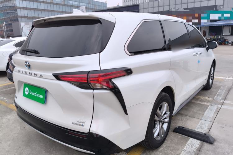 Used Toyota Sienna 2023 2.5L Hybrid Luxury Edition
