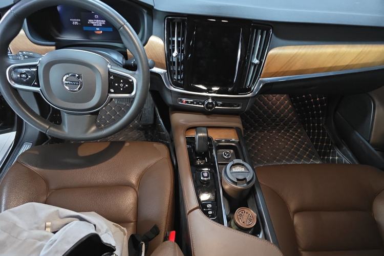 Used Volvo S90 2024 B5 Zhiyi Luxury Edition
