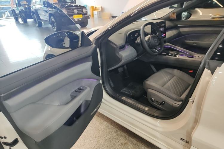 Used Zeekr 001 2025 WE Edition 95 kWh All-Wheel Drive
