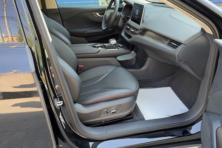 Used Hongqi E-QM5 2021 Charging Version Flagship Edition Right Front Seat