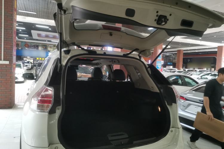 Used Nissan X-Trail 2014 2.5L CVT Leading Edition 4WD
