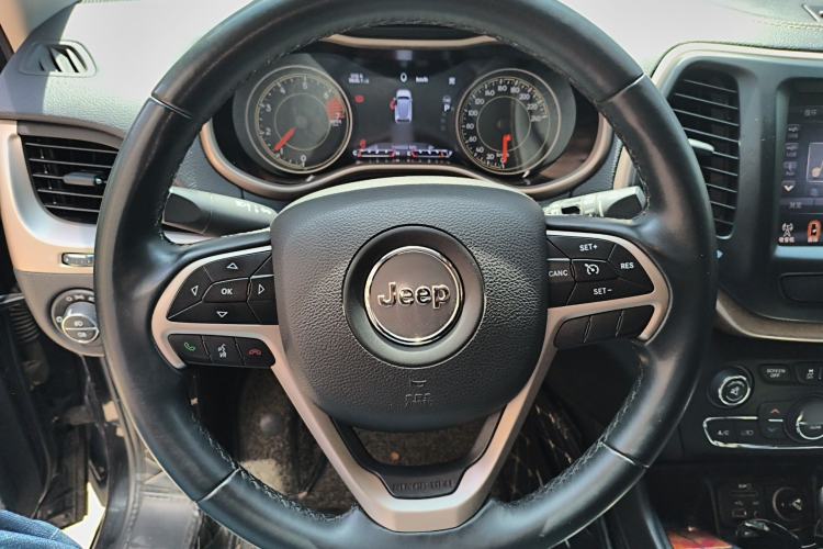 Used Jeep Cherokee 2017 2.0L Superior Edition
