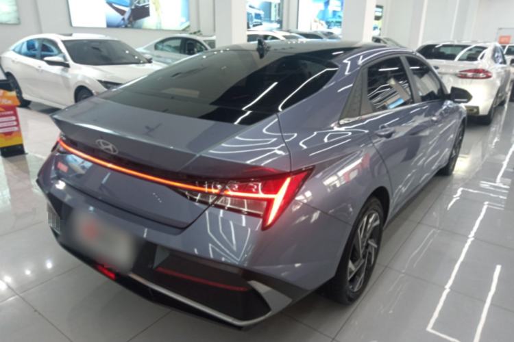 Used Hyundai Elantra 2023 1.5L CVT LUX Prestige Edition Rear Right 45 Deg