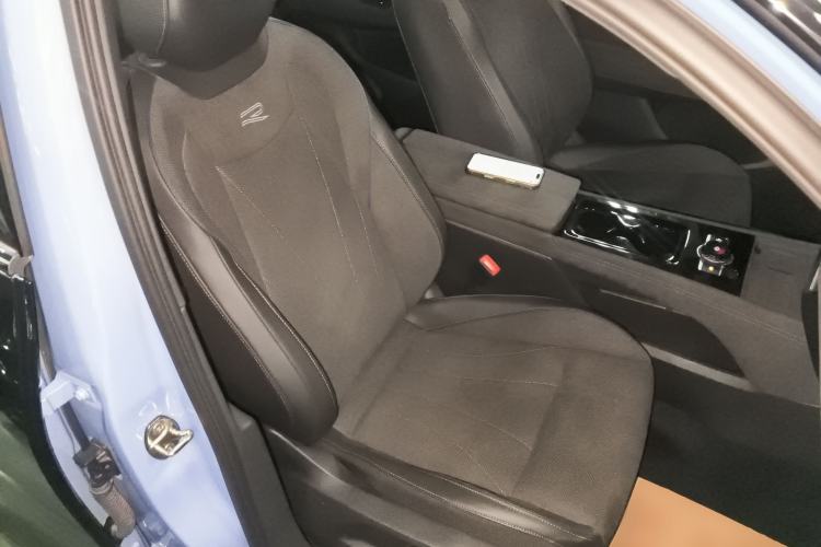 Used Volkswagen Tiguan L 2024 PRO 330TSI Two-Wheel Drive R-Line Prestige Edition Right Front Seat