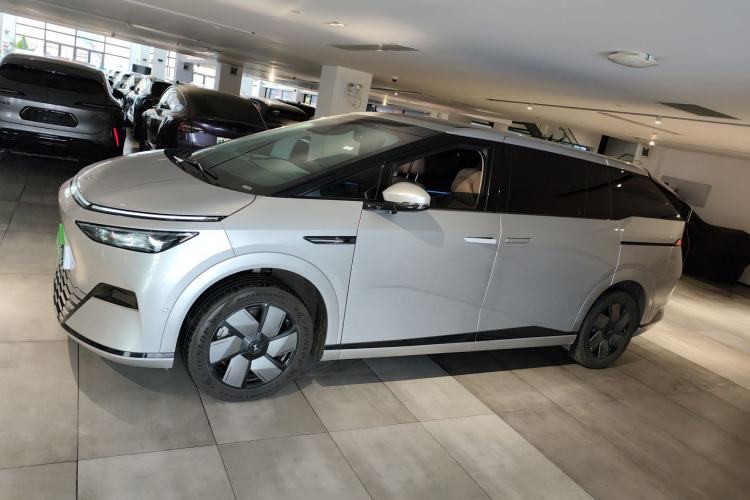 Used XPeng X9 2024 610 Long-Range Pro
