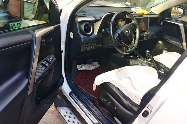 Used Toyota RAV4 2015 2.5L Automatic 4x4 Elite Edition Driver Seat