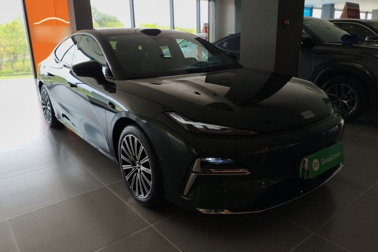 Used Geely Galaxy 8 2025 130km EM-P Starship Edition Front Right 45 Deg