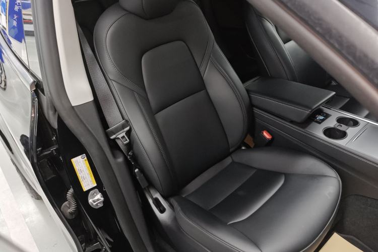 Used Tesla Model Y 2023 Rear-Wheel-Drive Version Right Front Seat