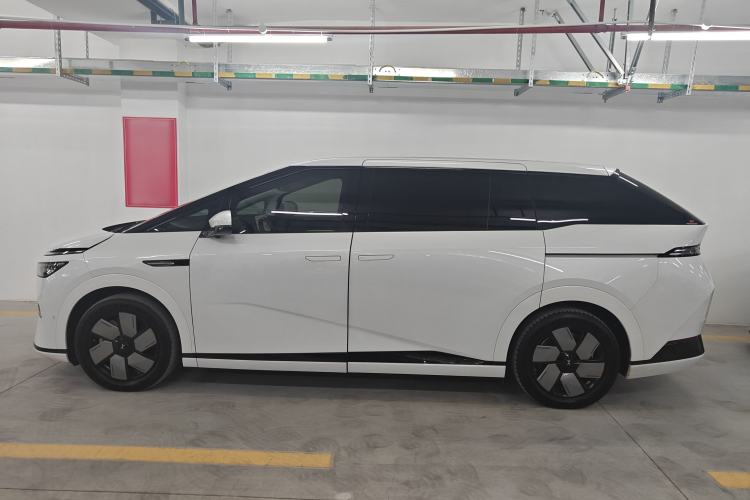 Used XPeng X9 2024 610 Long-Range Pro