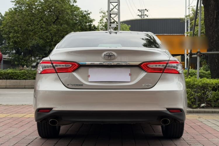 Used Toyota Camry 2021 2.0G Luxury Edition
