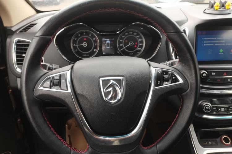 Used Baojun 560 2015 1.8L manual luxury version
