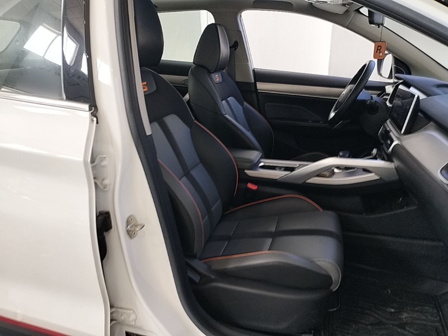 Geely Auto Coolray 2023 1.5T DCT Diamond Edition — снимка 19