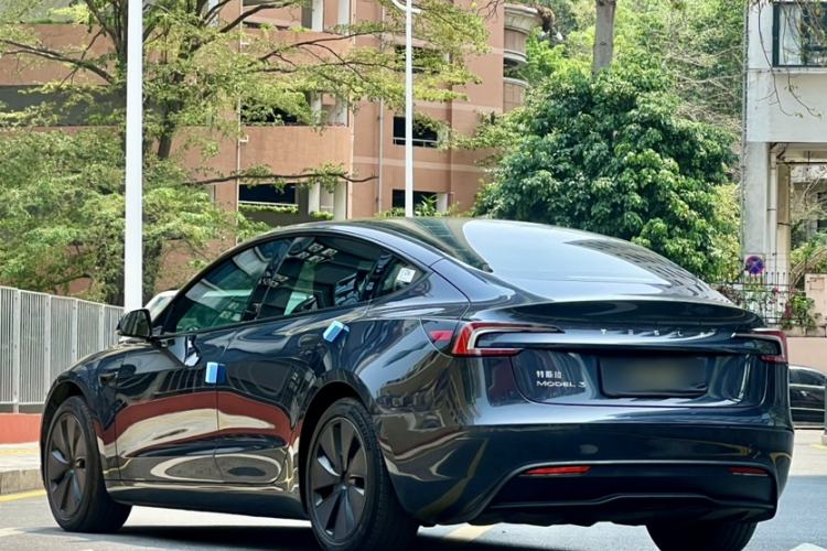 Used Tesla Model 3 2025 Rear-Wheel-Drive Version Exterior 4