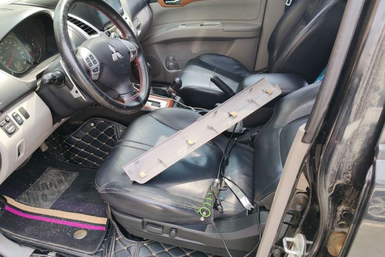 Used Mitsubishi Pajero Sport 2011 3.0L Luxury Navigation Edition Left Front Seat