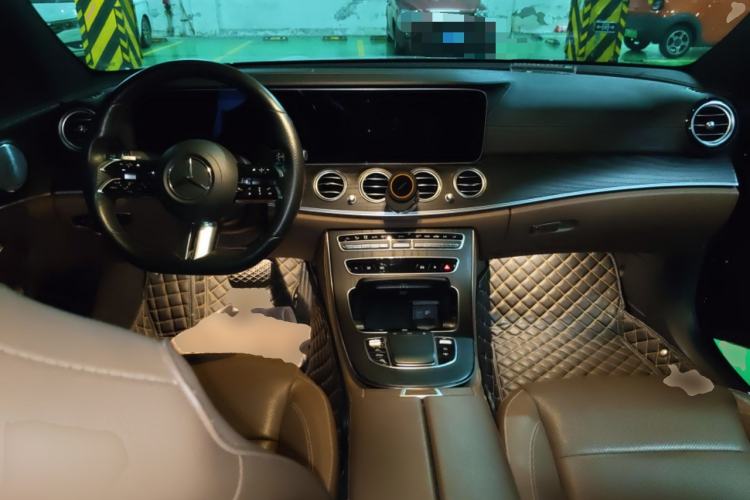 Used Mercedes-Benz E-Class 2021 E 300 L Sport Premium Edition Center Console