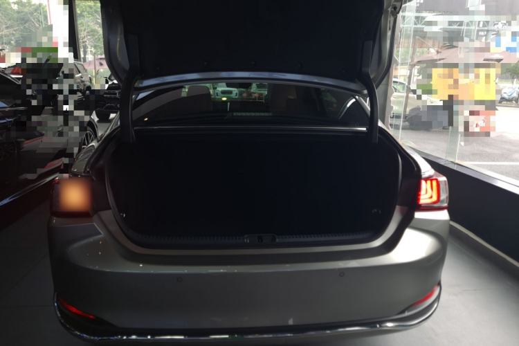 Used Lexus ES 2023 200 Excellence Edition
