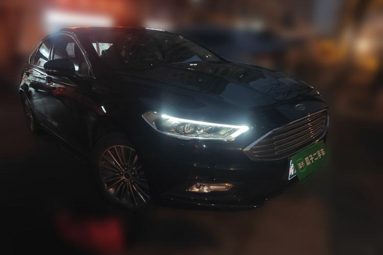 Used Ford Mondeo 2018 EcoBoost 200 Luxury Model Front Right 45 Deg