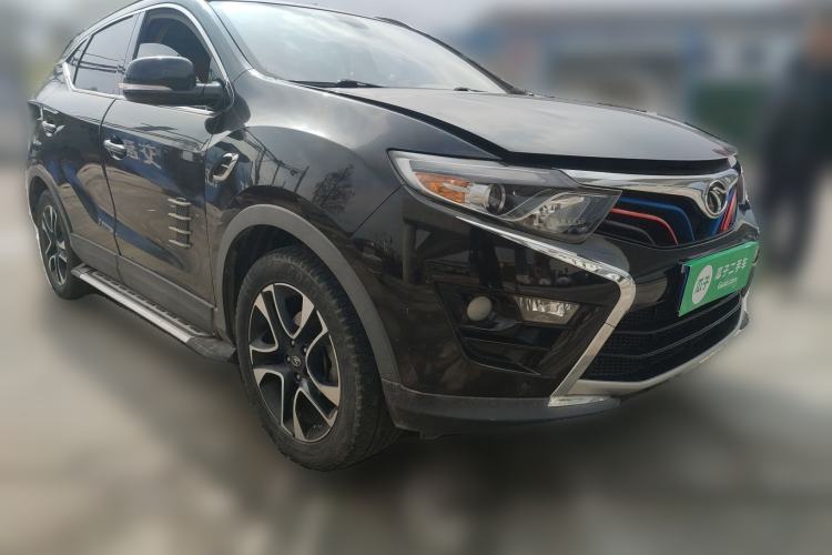 Used Soueast DX7 2015 1.5T Automatic Luxury Model Front Right 45 Deg