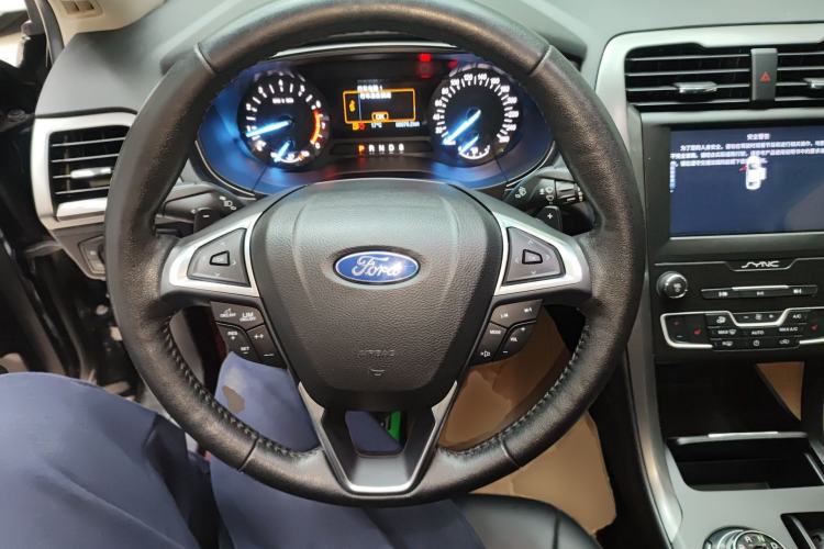 Used Ford Mondeo 2018 EcoBoost 180 Smart Control Fashion Model China VI Standard Steering Wheel