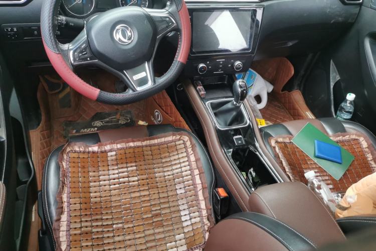 Used Dongfeng Fengon 580 2016 1.5T Manual Luxury Edition Center Console