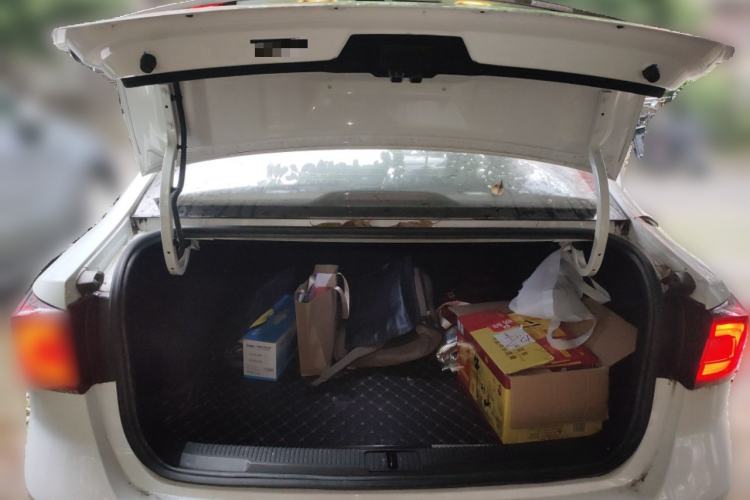 Used Roewe i5 2019 1.5L Manual 4G Connectable Langhao Edition Trunk