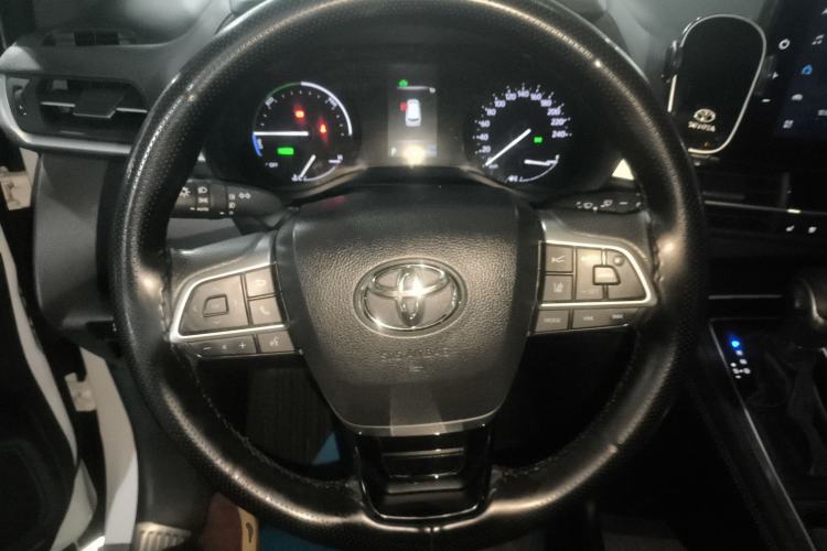 Used Toyota SIENNA 2023 2.5L Hybrid Deluxe Edition Steering Wheel