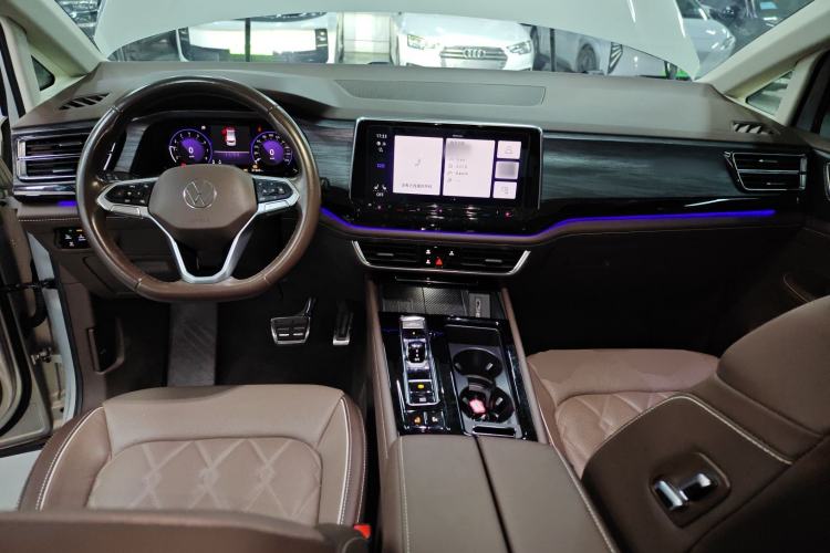 Used Volkswagen Viloran 2023 380TSI Prestige Edition Center Console