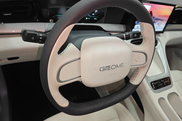 Used Geely Galaxy Geome 2025 410 km Free Version