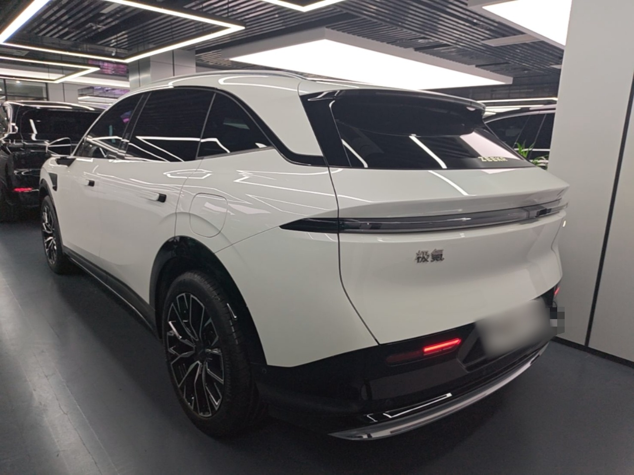Zeekr 7X 2025 75 kWh Rear-Wheel Drive Intelligent Driving Version — снимка 4