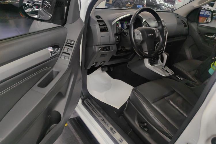 Used Isuzu mu-X 2015 2.5T Two-Wheel Drive Automatic Luxury Edition 7 Seats