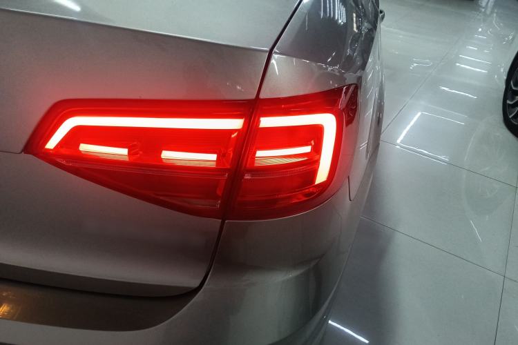 Used Volkswagen Sagitar 2018 1.6L Automatic Comfort Model Right Rear Taillight