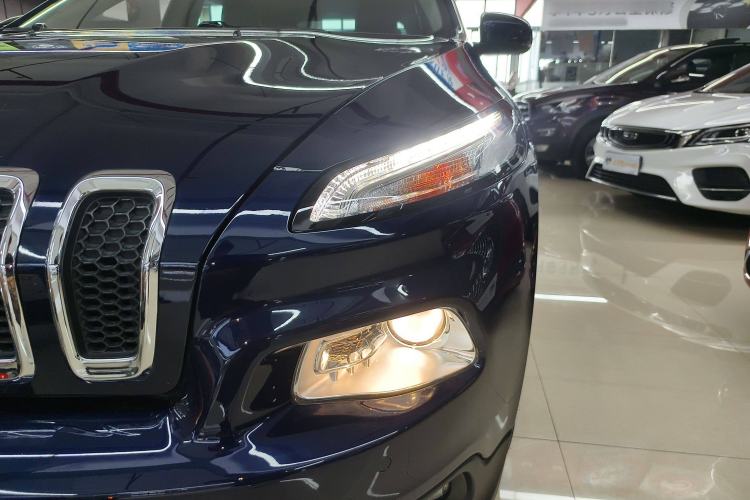 Used Jeep Cherokee 2016 2.0L Superior Edition