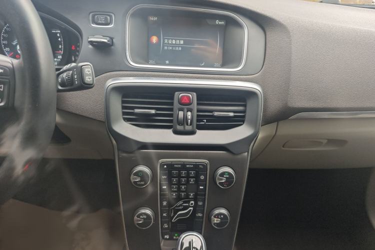 Used Volvo V40 2015 1.6T Zhiya Edition
