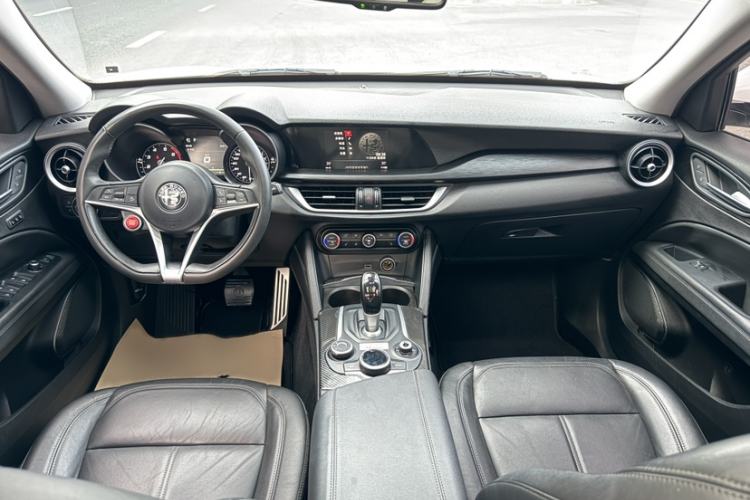 Used Alfa Romeo Stelvio 2017 2.0T 200HP Luxury Edition
